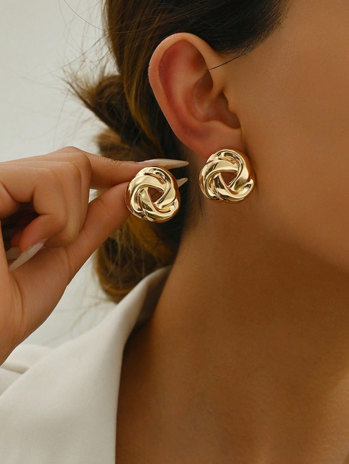 Brinco Floral Retorcido